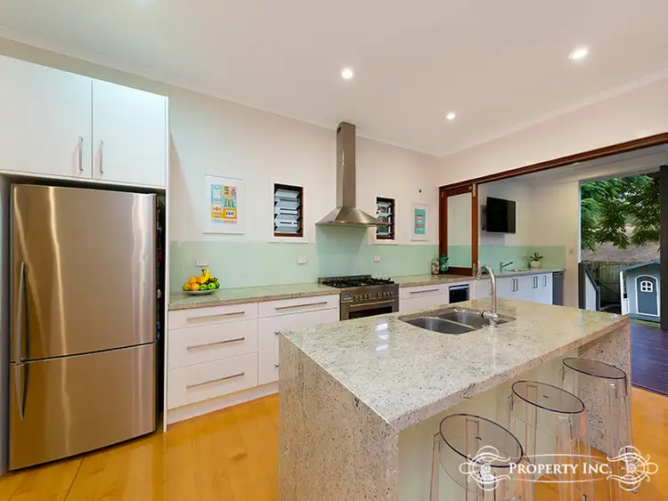 74 Victor Street, Holland Park QLD 4121