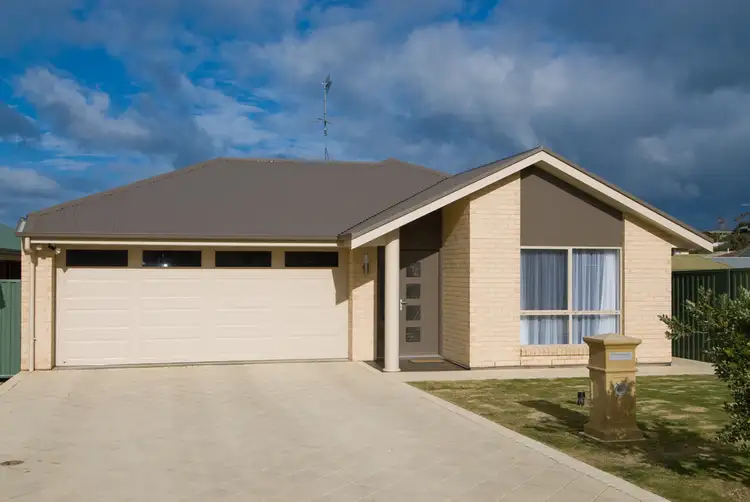 18 SWEETMAN AVENUE, Encounter Bay SA 5211