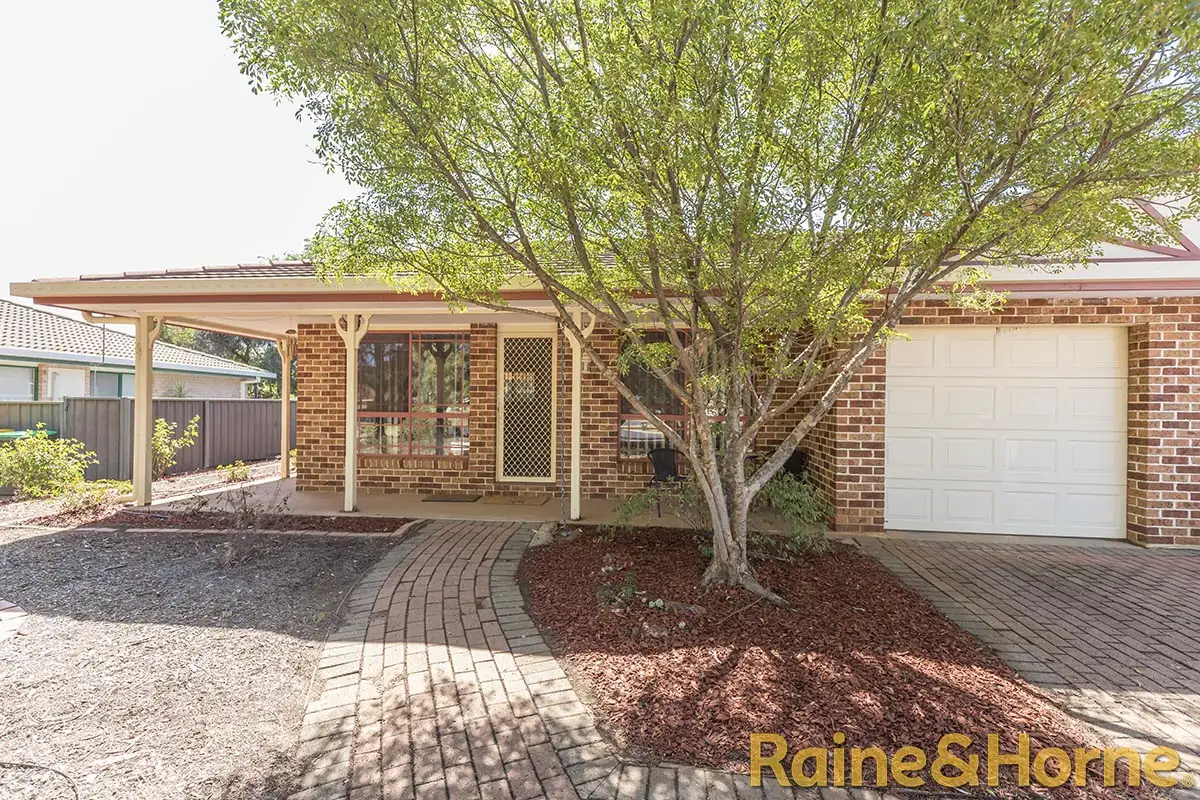 Main view of Homely semi-detached listing, 5A Ellis Park Close, Dubbo NSW 2830