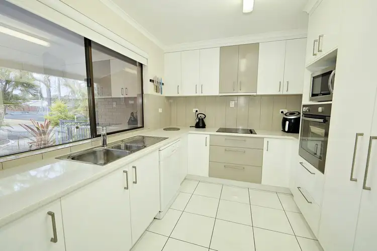 54 Hansen Street, Urangan QLD 4655