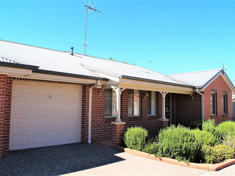 4 /128 Howick Street, Bathurst NSW 2795