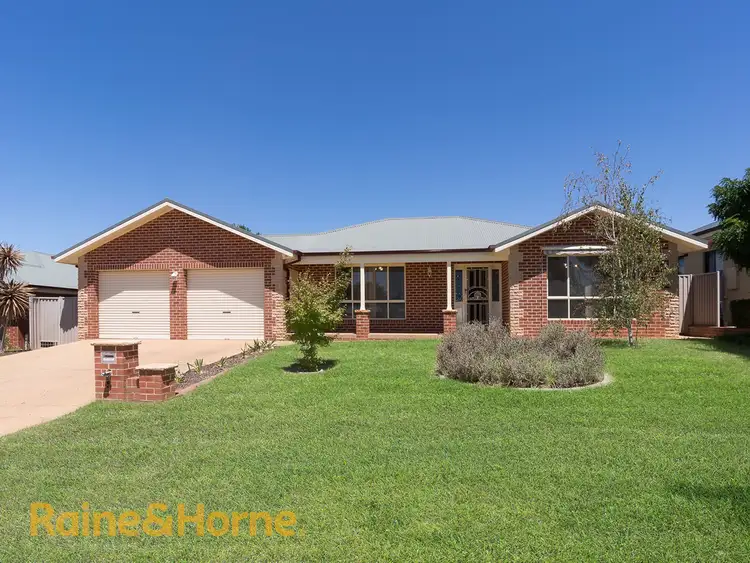 5 Dobell Place, Lloyd NSW 2650