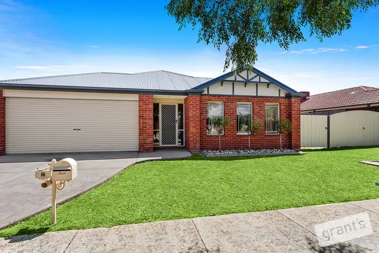 8 Honeyeater Way, Pakenham VIC 3810