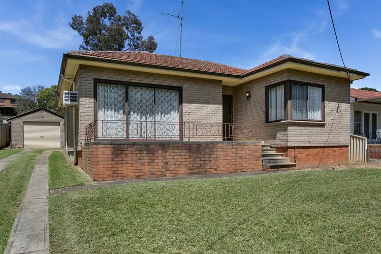 35 Farnsworth Avenue, Campbelltown NSW 2560