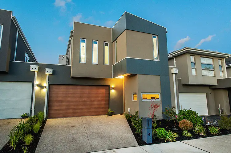 11 Symons Street, Cranbourne East VIC 3977