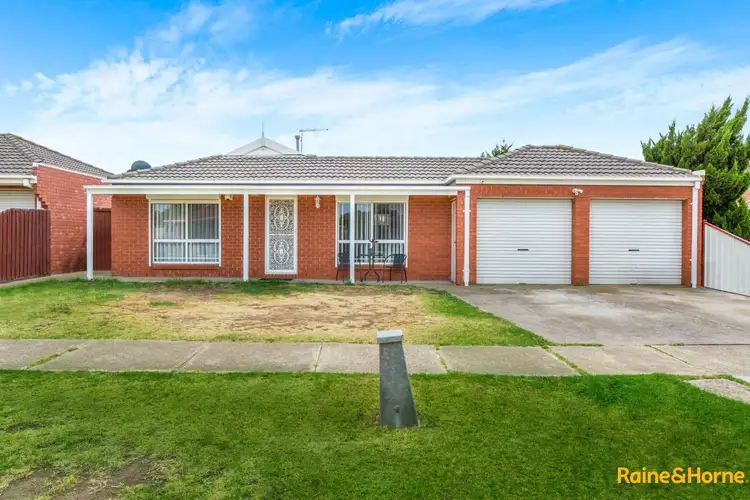18 BILLUNGAH PLACE, Burnside VIC 3023