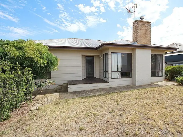 35 George Street, Nhill VIC 3418