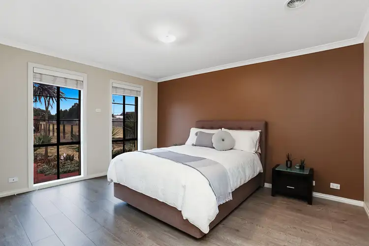 10 Hynes place, Roxburgh Park VIC 3064