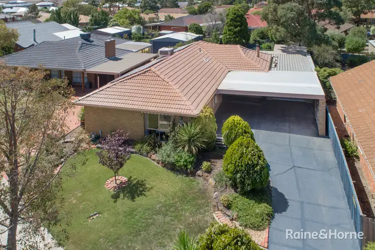 Second view of Homely house listing, 5 Scullin Court, Sunbury VIC 3429