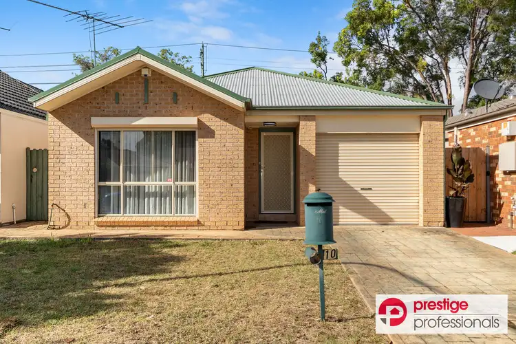 10 Sandover Court, Wattle Grove NSW 2173