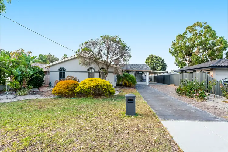 35 Hibbertia Crescent, Riverton WA 6148