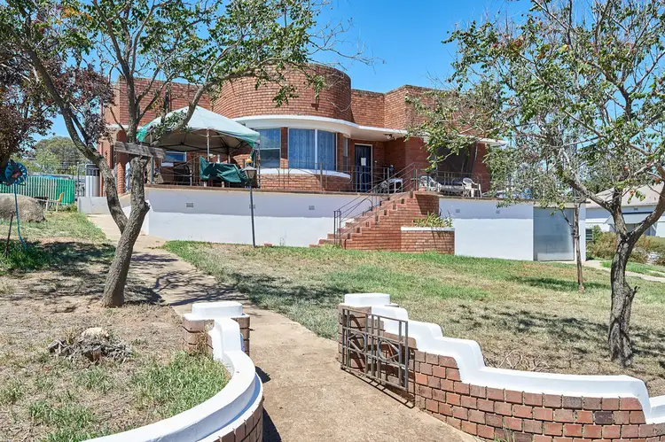 52 Commins Street, Junee NSW 2663