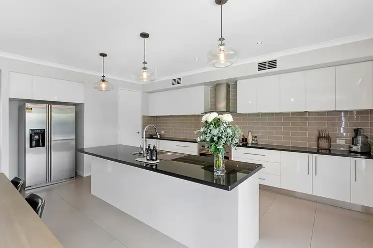 4 Bay Crest Place, Thornlands QLD 4164