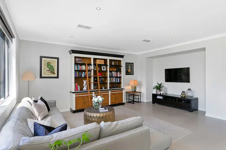 Second view of Homely house listing, 4 Bay Crest Place, Thornlands QLD 4164