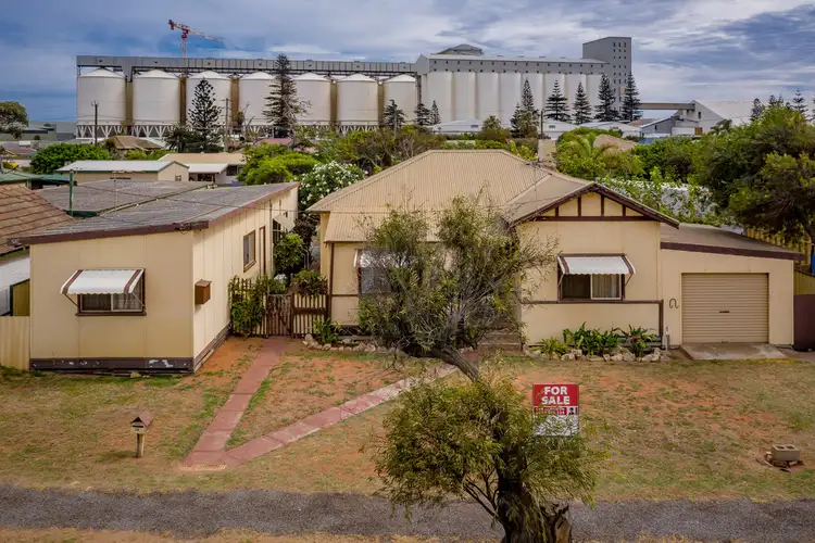 28 Conway Street, Beachlands WA 6530