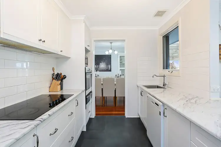 Fifth view of Homely house listing, 3 Howson Close, Endeavour Hills VIC 3802