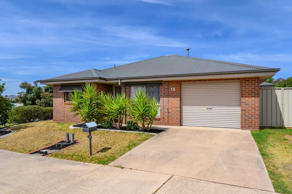 Main view of Homely townhouse listing, 10 Murray Way, Wodonga VIC 3690