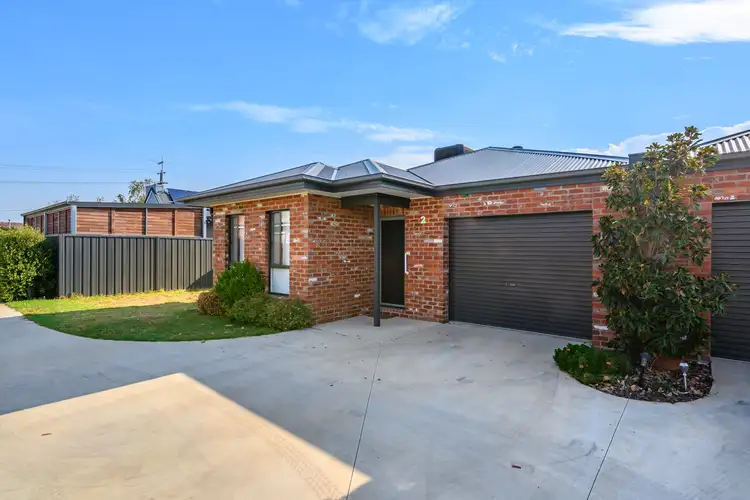 Main view of Homely townhouse listing, 2/4-6 Wilson Street, Wodonga VIC 3690