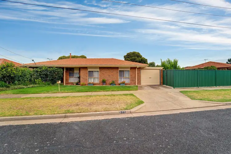 2/11 Esta Street, Melton VIC 3337