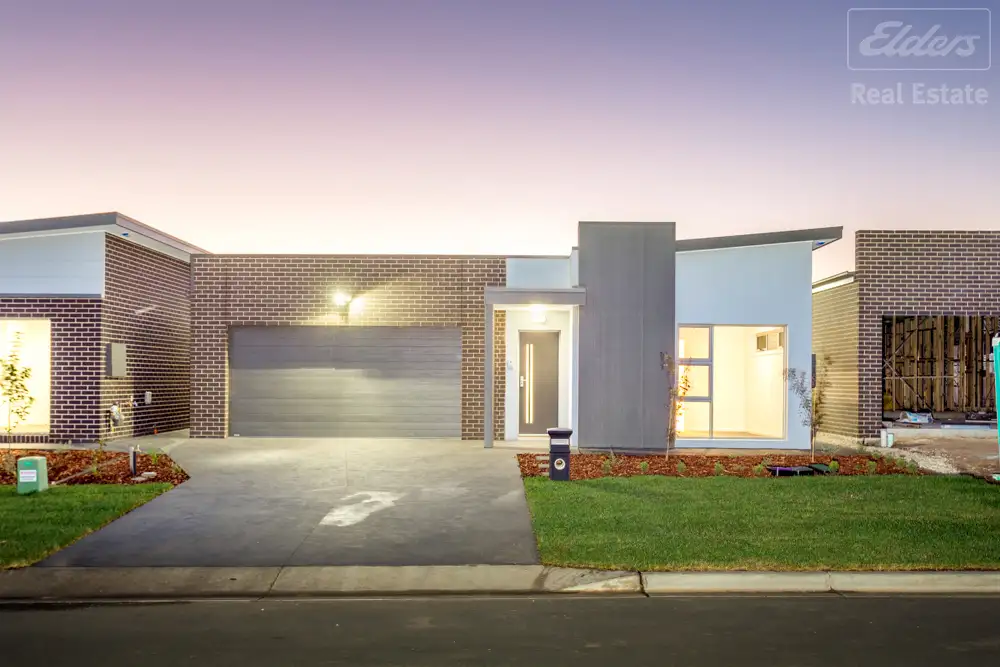 Main view of Homely house listing, 32 Zealie Bend, Googong NSW 2620