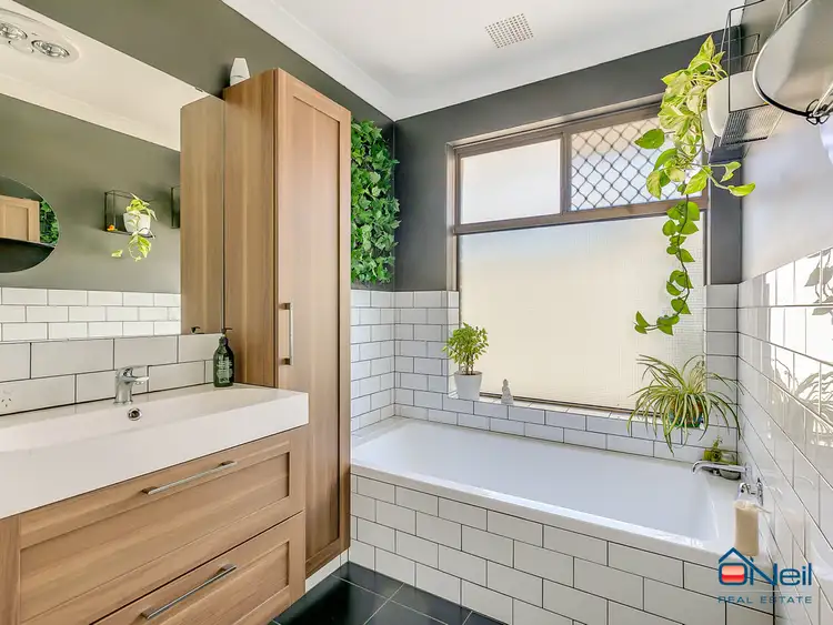 Sixth view of Homely house listing, 1 Felicia Place, Camillo WA 6111