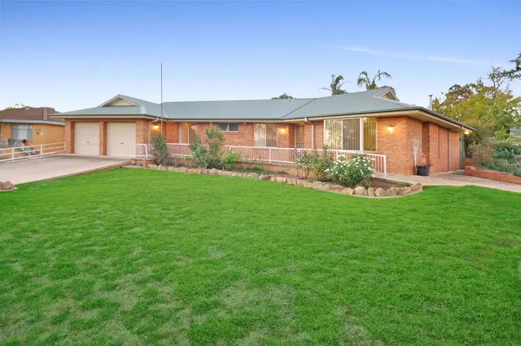 49 Casuarina Place, Junee NSW 2663