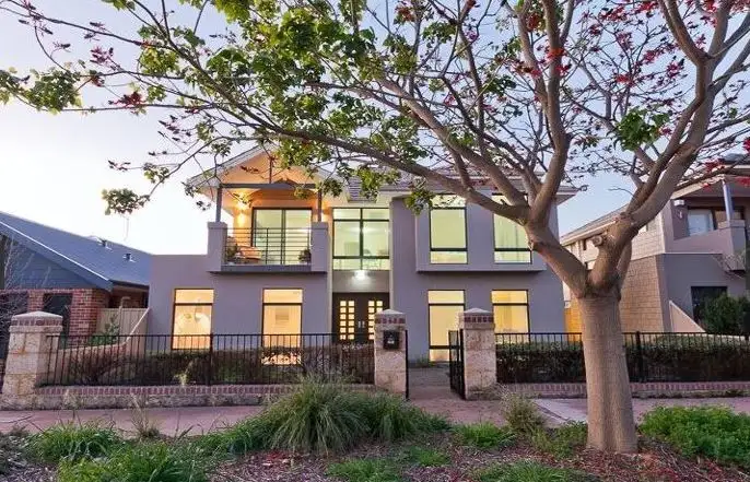 17 Pexton Drive, South Guildford WA 6055