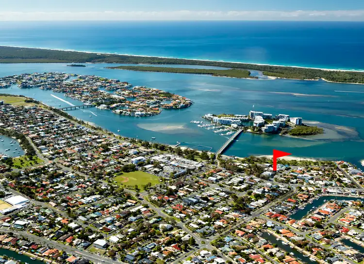 Main view of Homely apartment listing, 8/9 Errol Avenue, Paradise Point QLD 4216