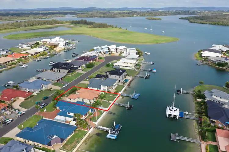 14 BARELLAN AVENUE, Yamba NSW 2464