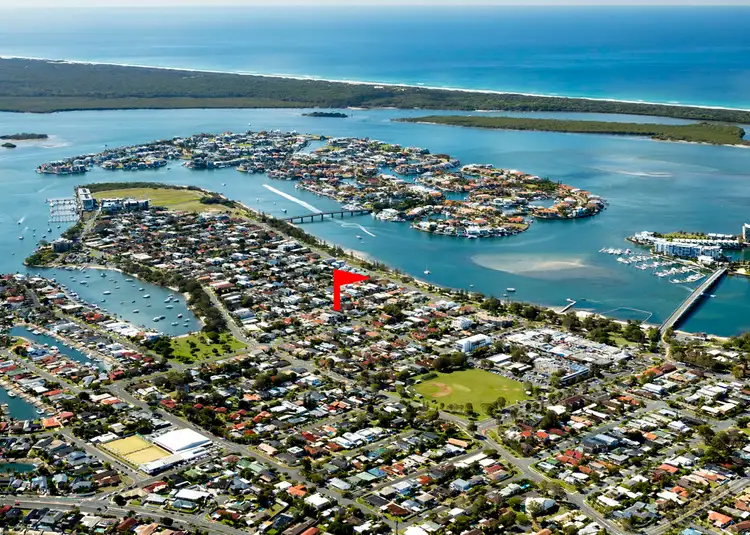 1 & 2/18 Nankeen Avenue, Paradise Point QLD 4216