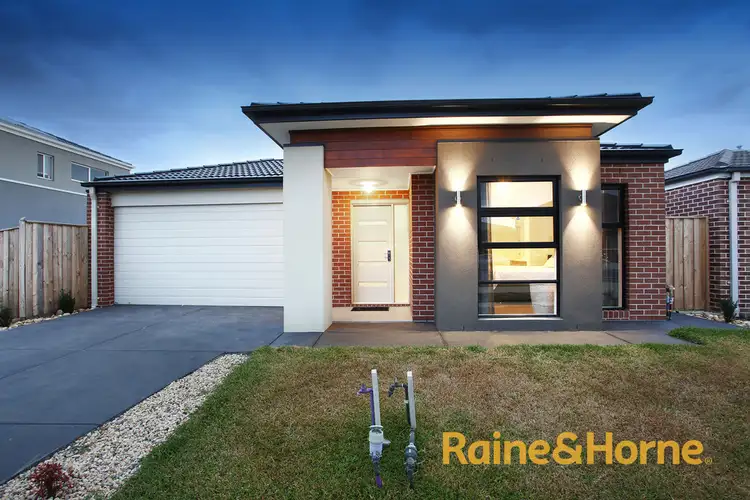 232 Heather Grove, Clyde North VIC 3978