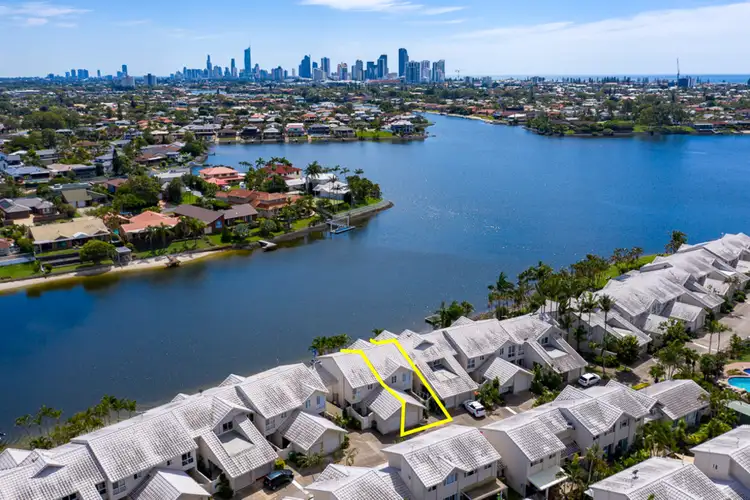 15/300 Cottesloe Drive, Mermaid Waters QLD 4218