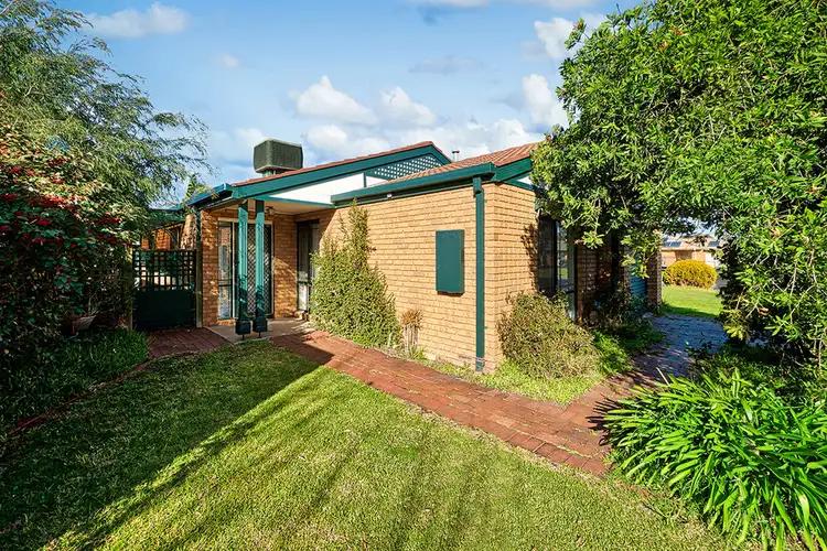 2 Kent Mews, Cranbourne North VIC 3977
