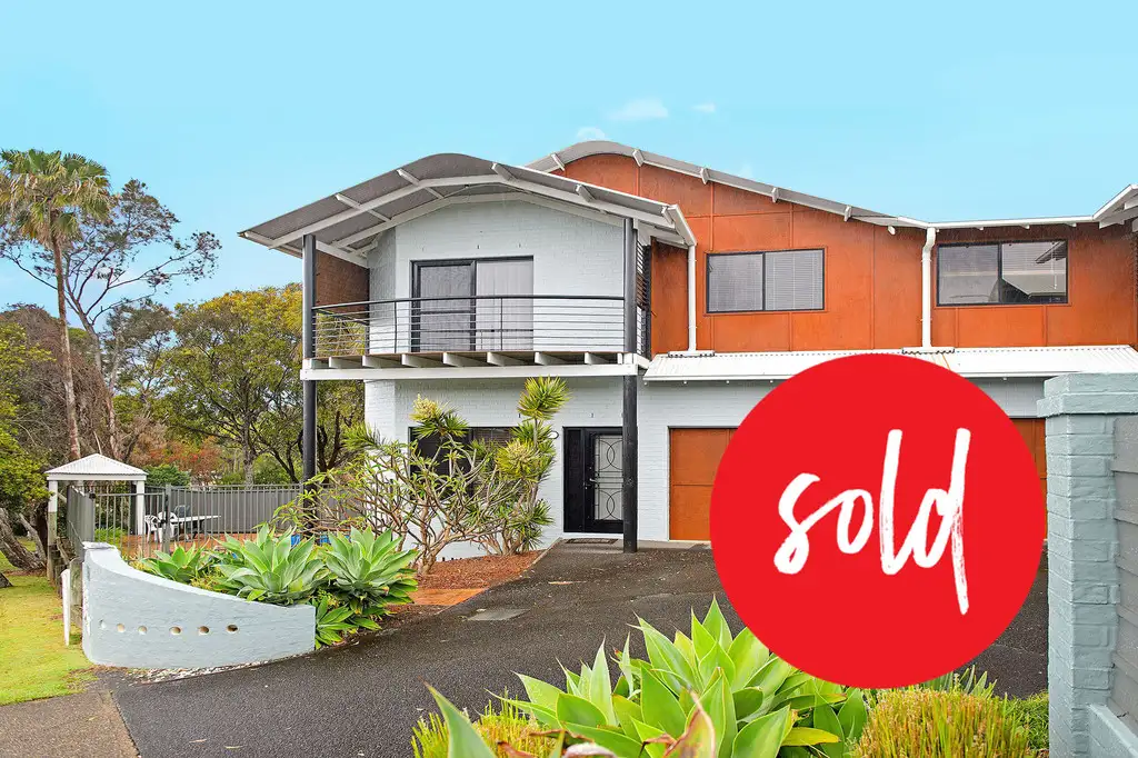 Main view of Homely townhouse listing, 2/192 Matthew Flinders Drive, Port Macquarie NSW 2444