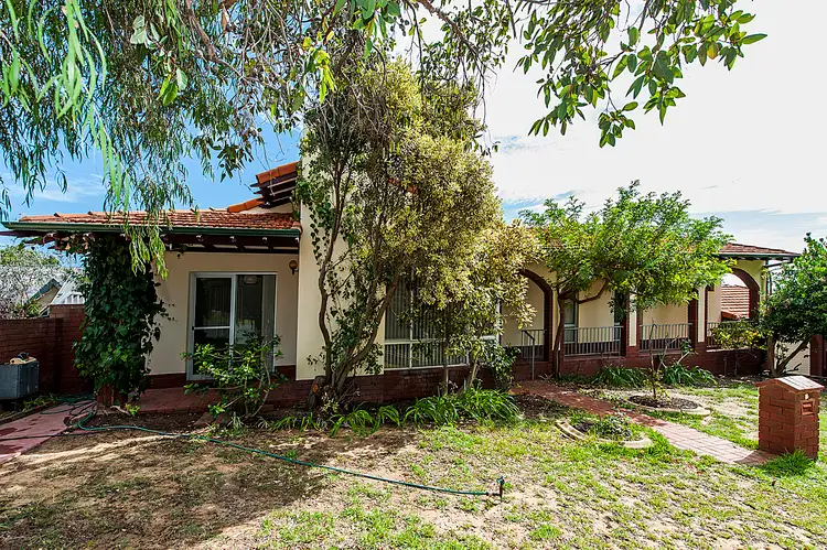 Second view of Homely house listing, 6 Grosvenor Street, Beaconsfield WA 6162