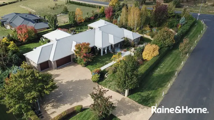Second view of Homely house listing, 2 Robindale Court, Robin Hill NSW 2795