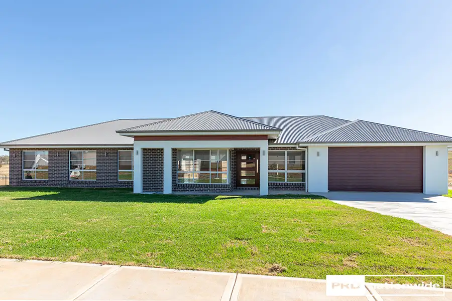 Main view of Homely house listing, 2 Hotson Drive, Tamworth NSW 2340