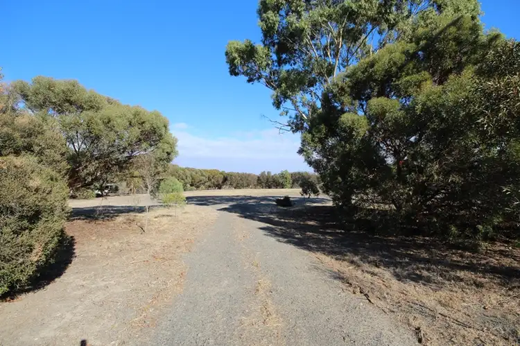 153 Cameron Road, Horsham VIC 3400