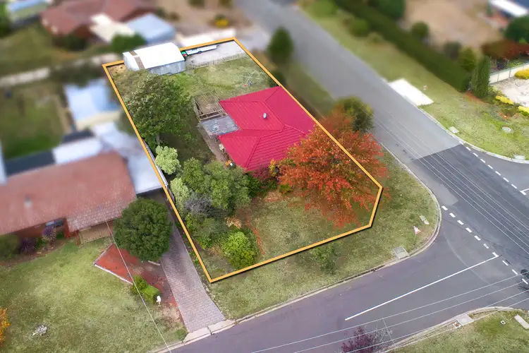 11 Sansom Street, Gisborne VIC 3437