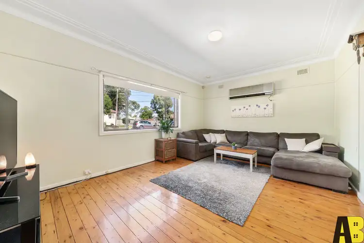 11 Derbyshire Avenue, Toongabbie NSW 2146