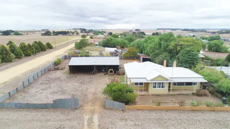 147 Montgomery Street, Lake Bolac VIC 3351