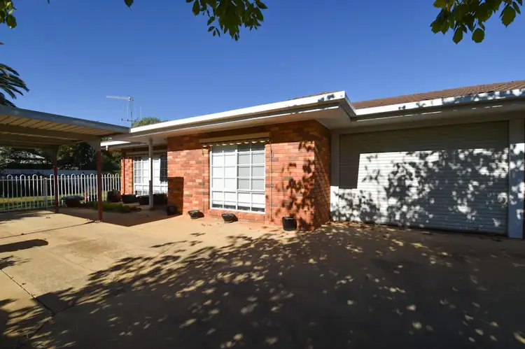 2/102 McKenzie Street, Deniliquin NSW 2710
