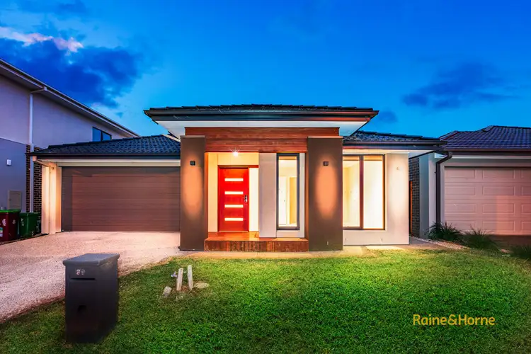 39 SKYLARK BOULEVARD, Clyde North VIC 3978