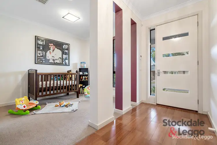 Second view of Homely house listing, 5 Nottingham Close, Craigieburn VIC 3064