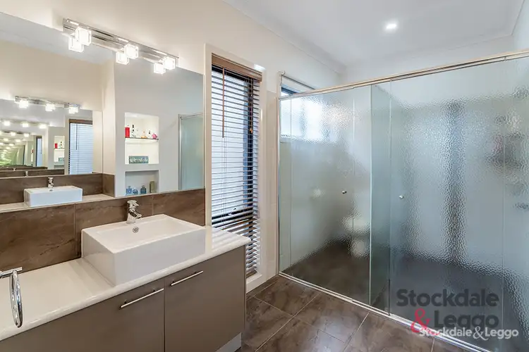 Sixth view of Homely house listing, 5 Nottingham Close, Craigieburn VIC 3064