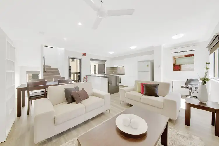8/7 VIEW STREET, West Gladstone QLD 4680