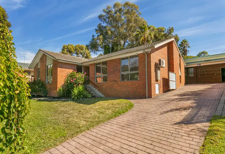 19 Long Valley Way, Doncaster East VIC 3109