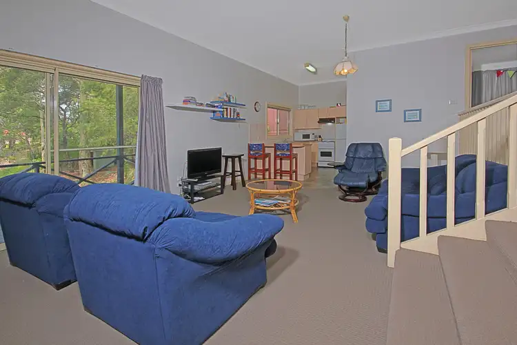 60 Berrima Parade, Surfside NSW 2536