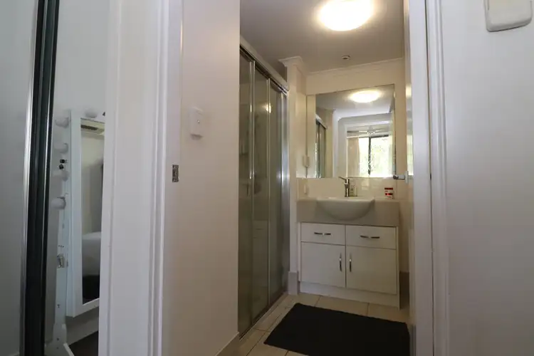 Fifth view of Homely unit listing, 4/6-12 Henry Street, West End QLD 4810