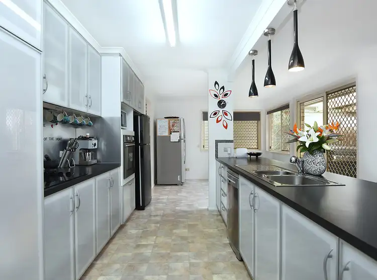 Fifth view of Homely house listing, 2 Shannon Court, Oakey QLD 4401